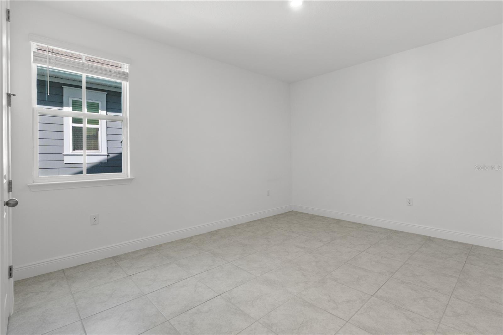 Image 29 of 35 For 9738 Neruda Street