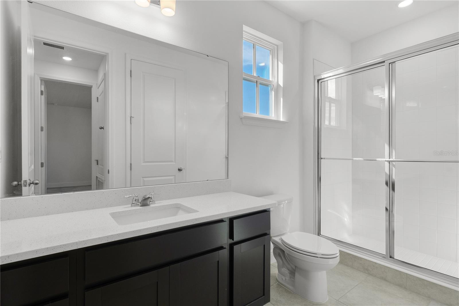 Image 31 of 35 For 9738 Neruda Street