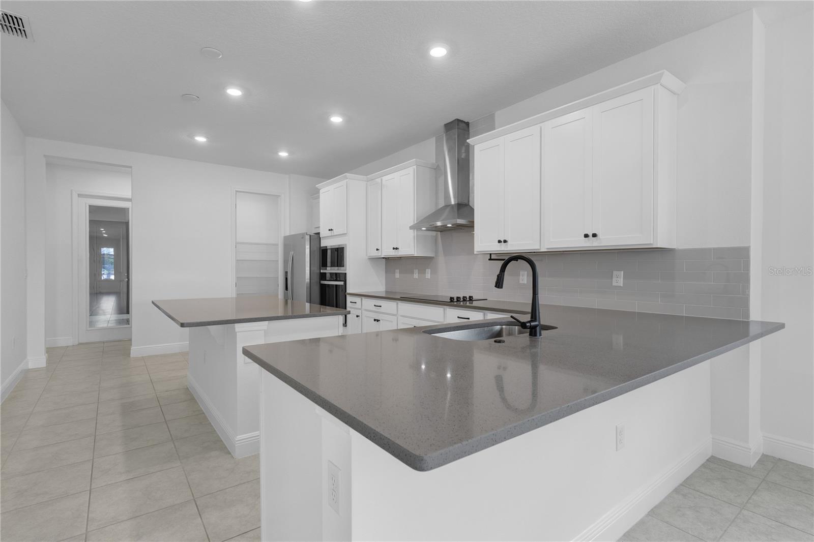 Image 6 of 35 For 9738 Neruda Street