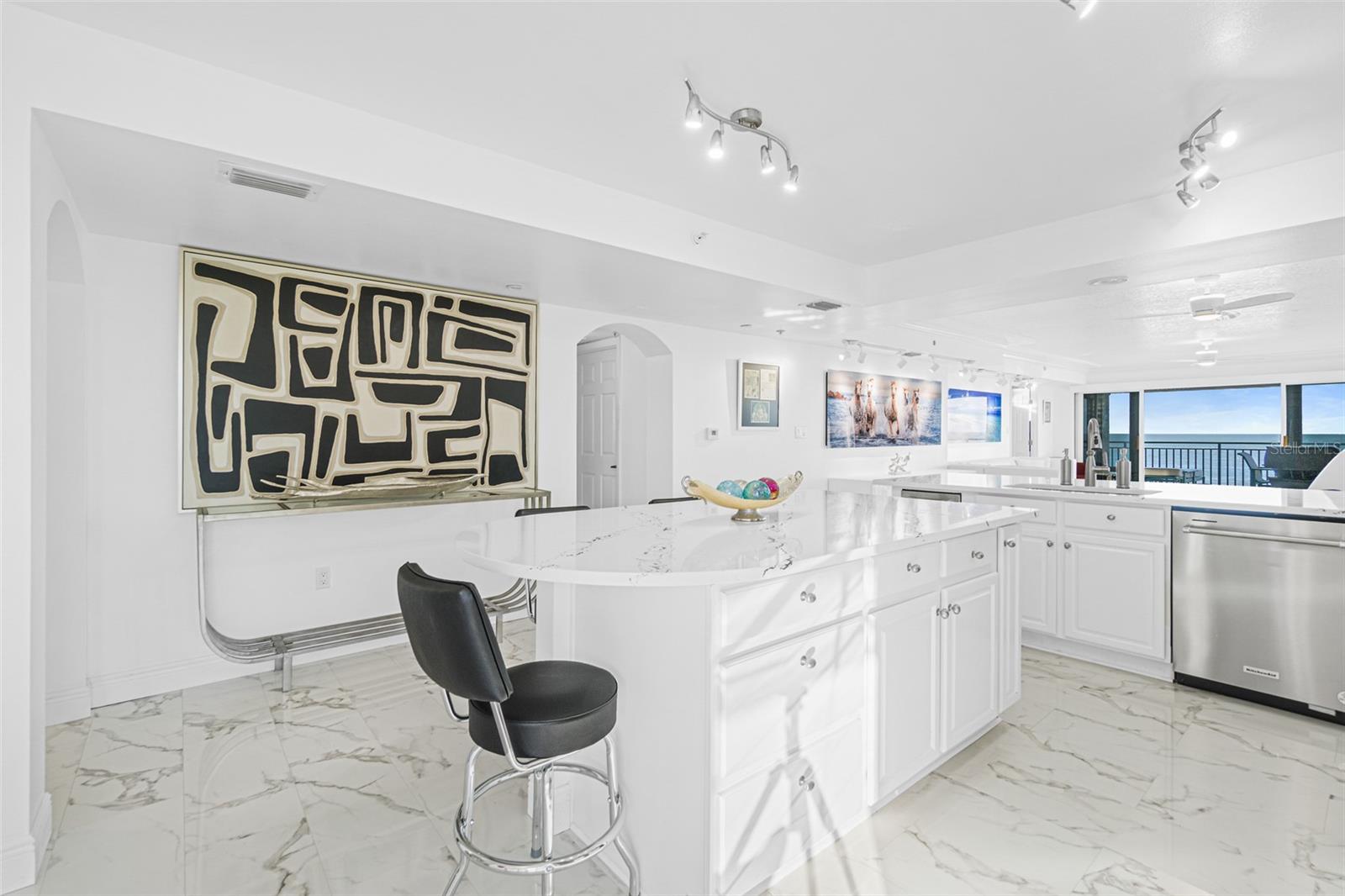 Image 17 of 50 For 443 Johnson Avenue 402