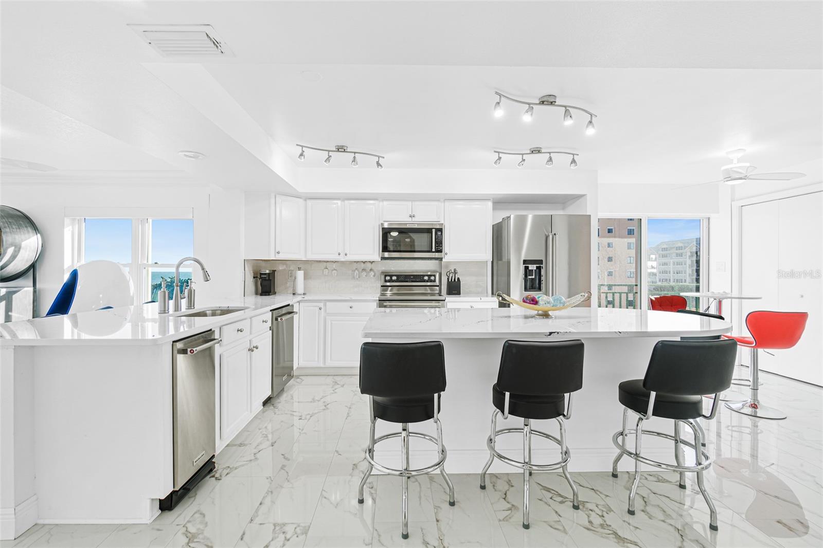 Image 18 of 50 For 443 Johnson Avenue 402