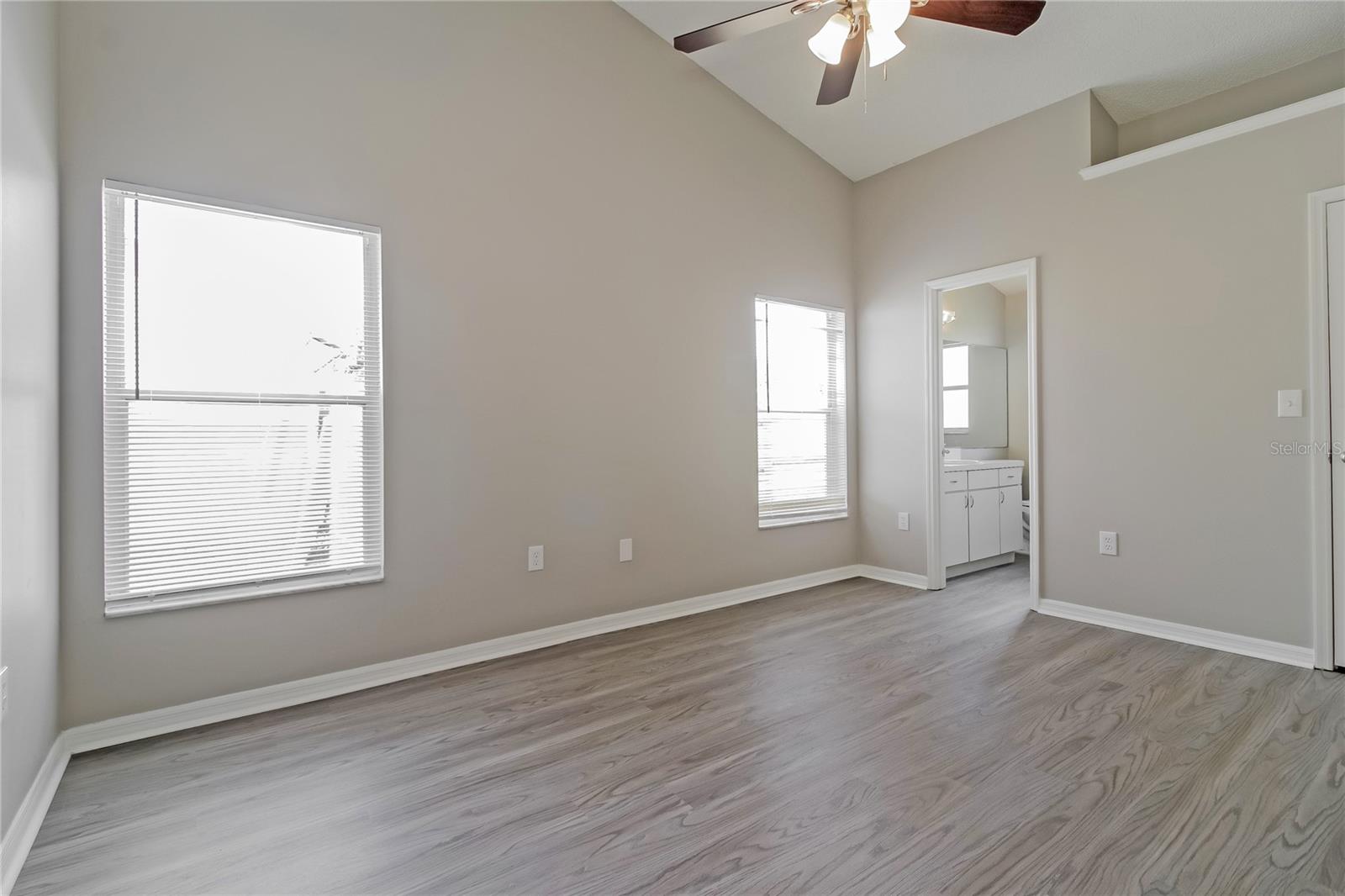 Image 8 of 16 For 2665 Oak Run Boulevard