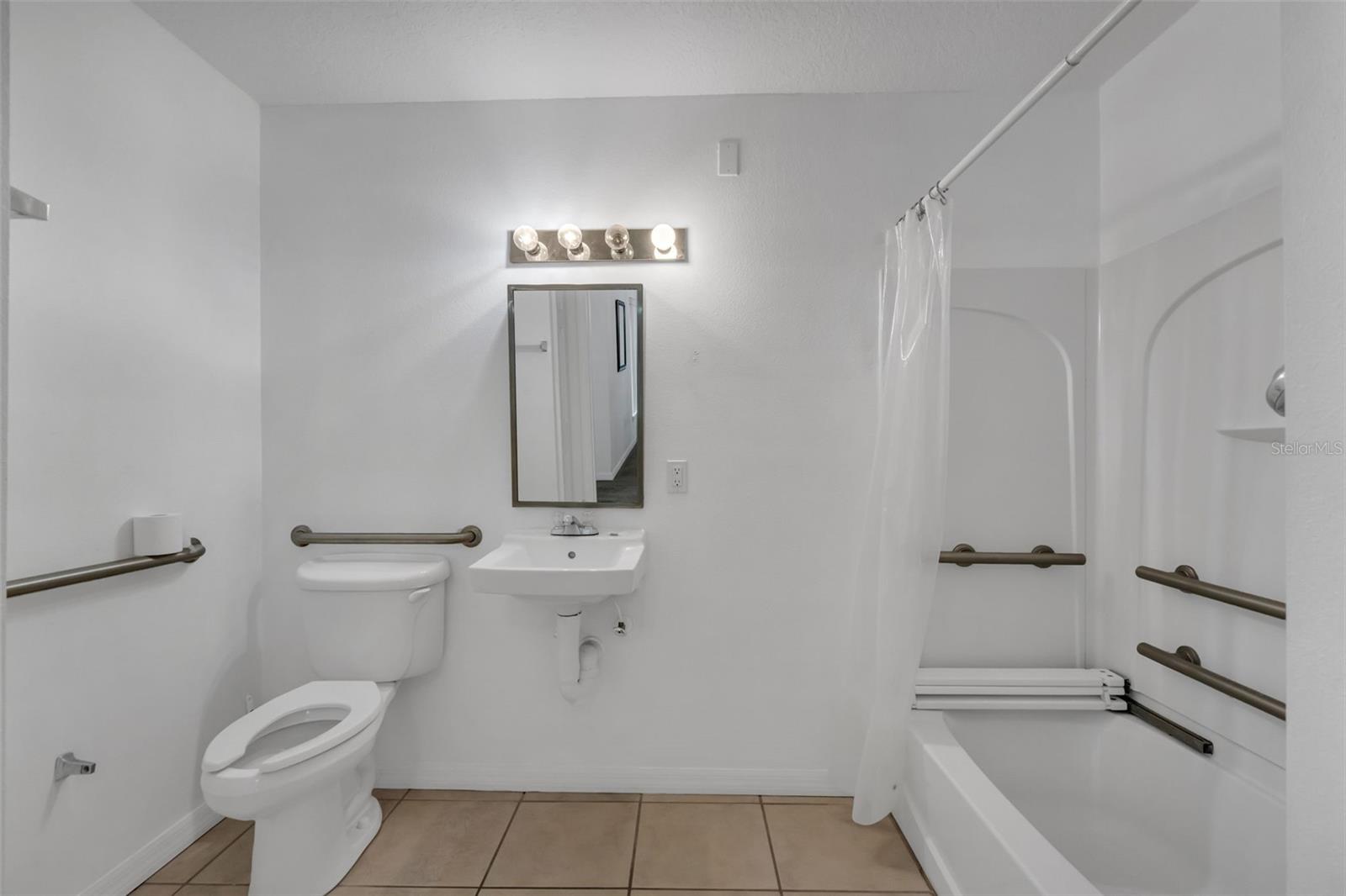 Image 16 of 45 For 2740 Club Cortile Circle A