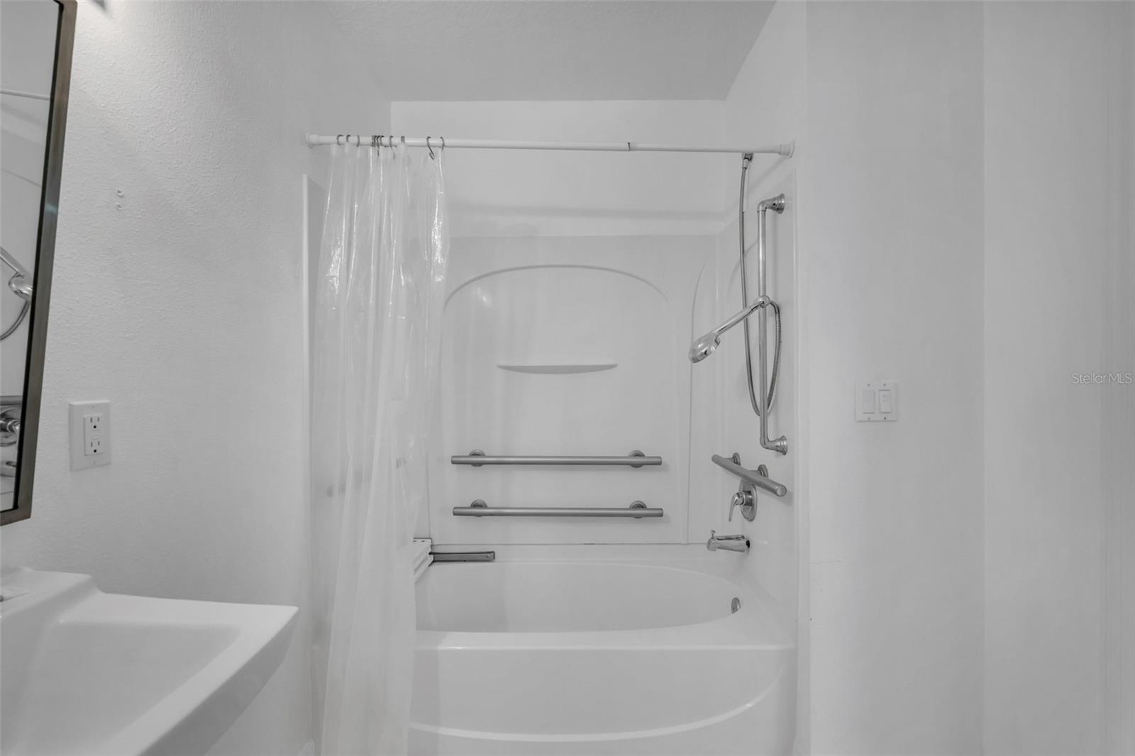 Image 17 of 45 For 2740 Club Cortile Circle A