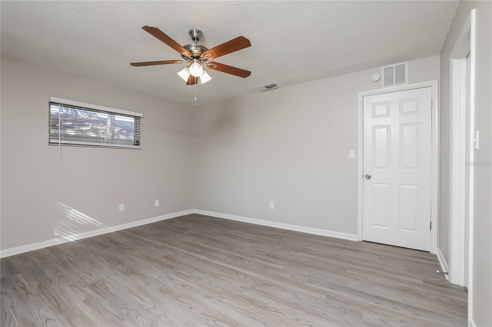 Image 8 of 16 For 3074 Riverbrook Drive