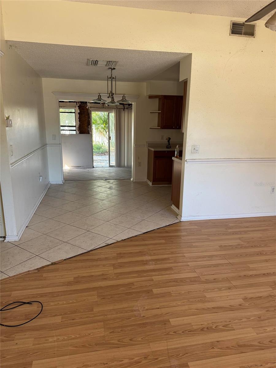 Image 11 of 41 For 10956 92nd Street