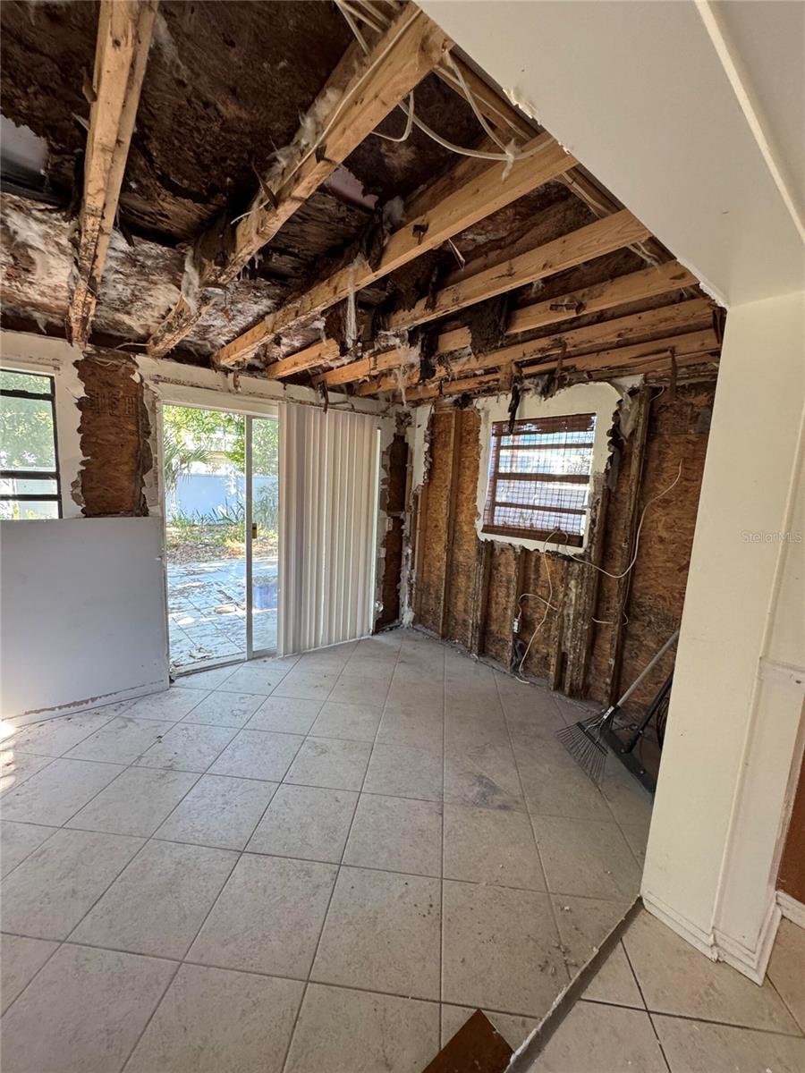 Image 12 of 41 For 10956 92nd Street