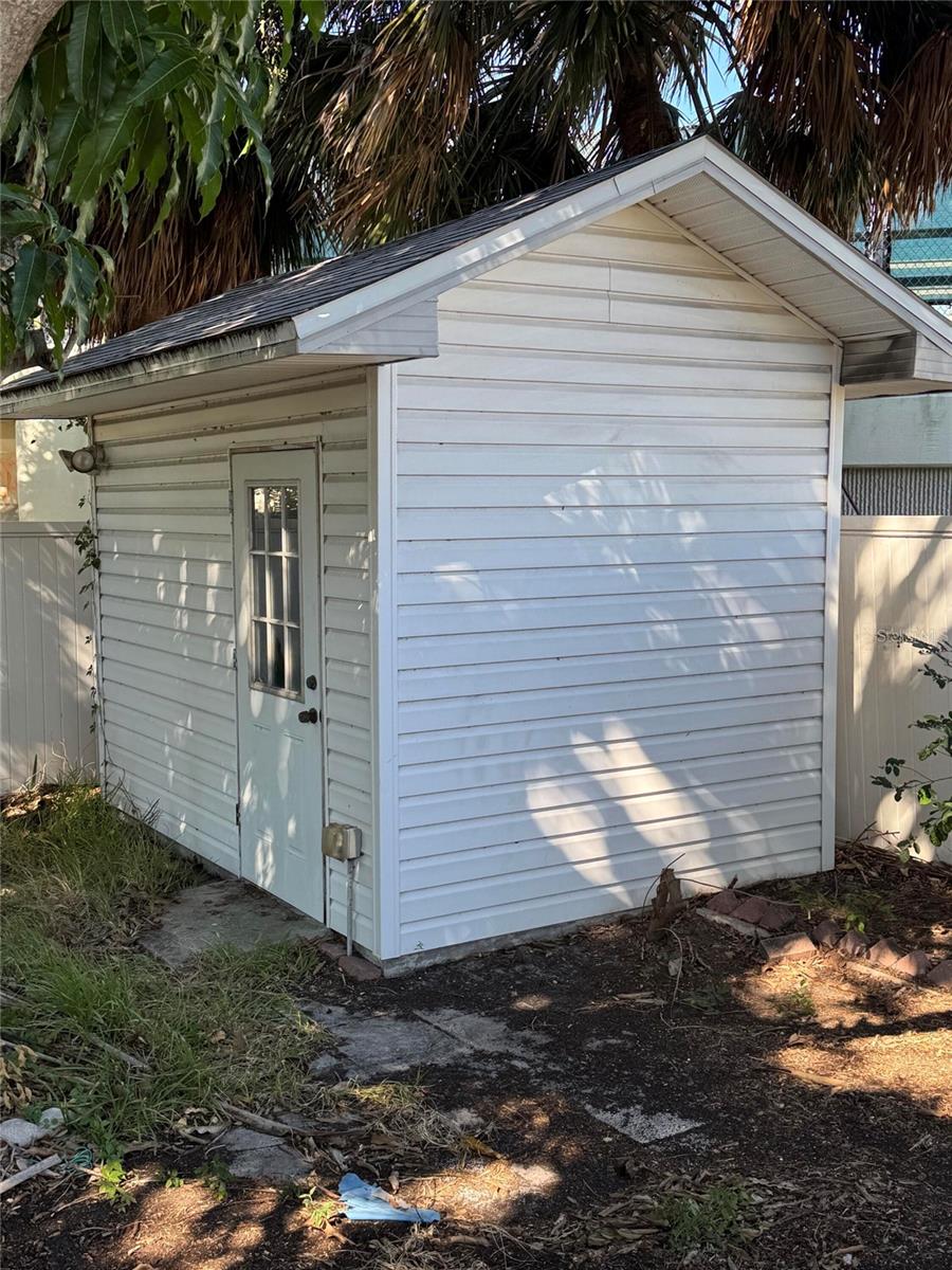 Image 16 of 41 For 10956 92nd Street