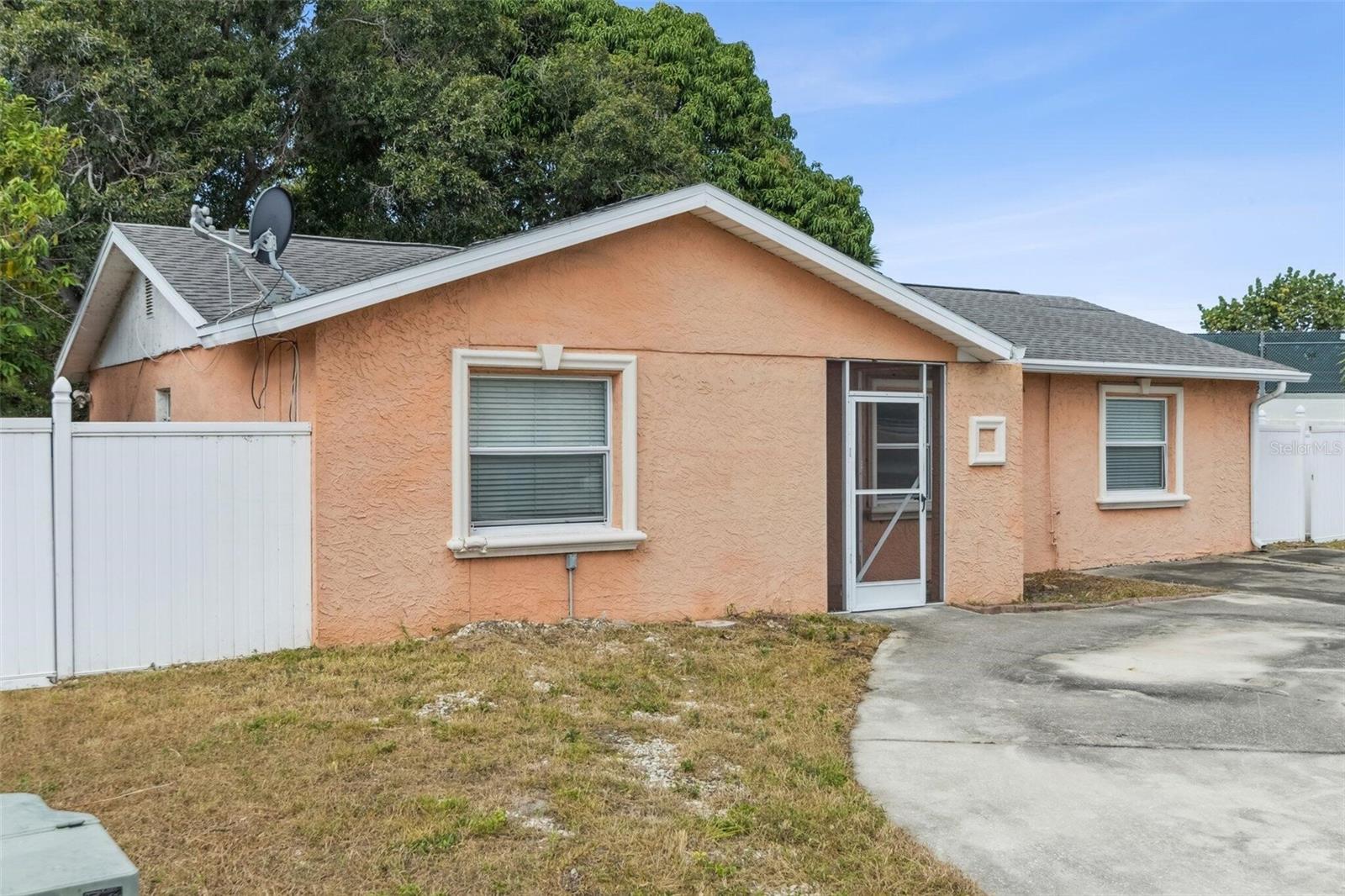 Image 21 of 41 For 10956 92nd Street