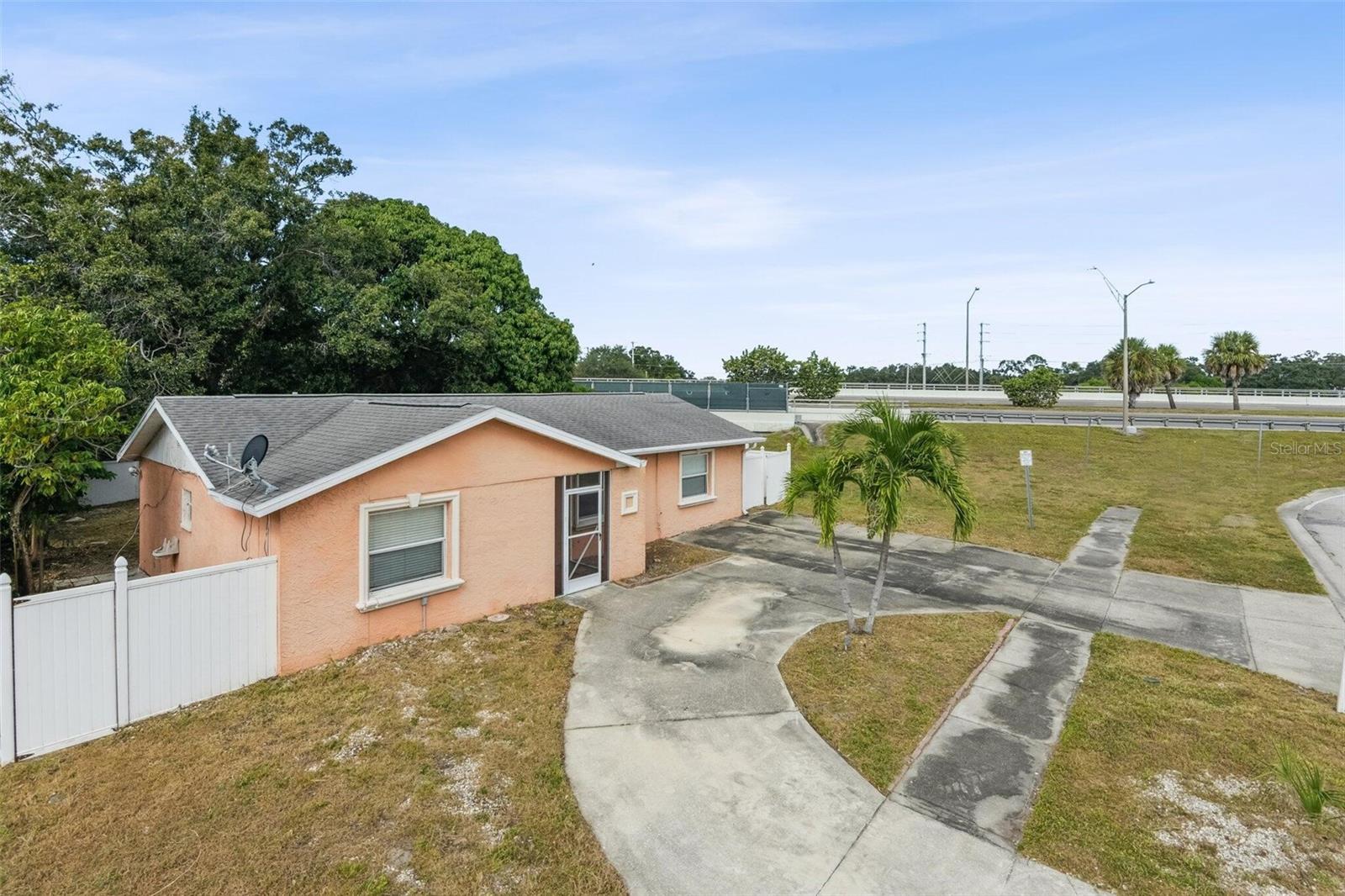 Image 24 of 41 For 10956 92nd Street