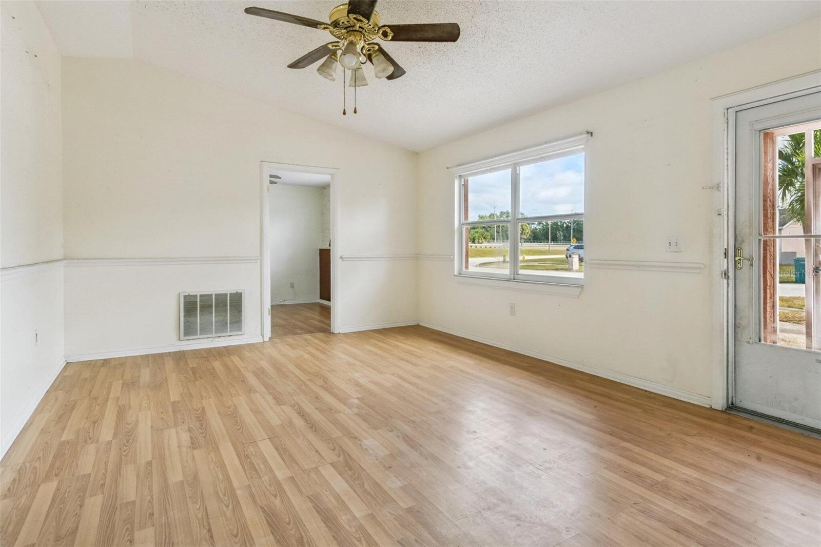 Image 26 of 41 For 10956 92nd Street