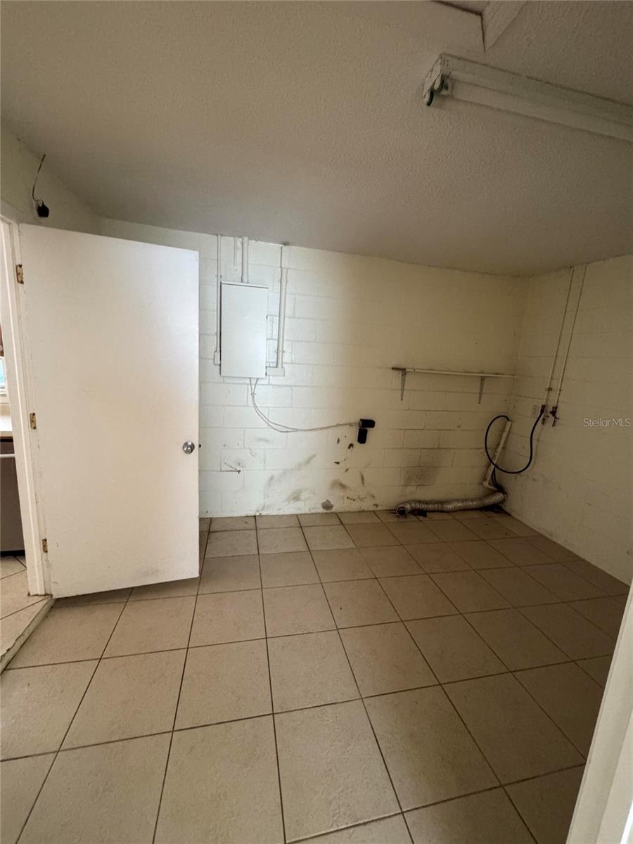 Image 4 of 41 For 10956 92nd Street