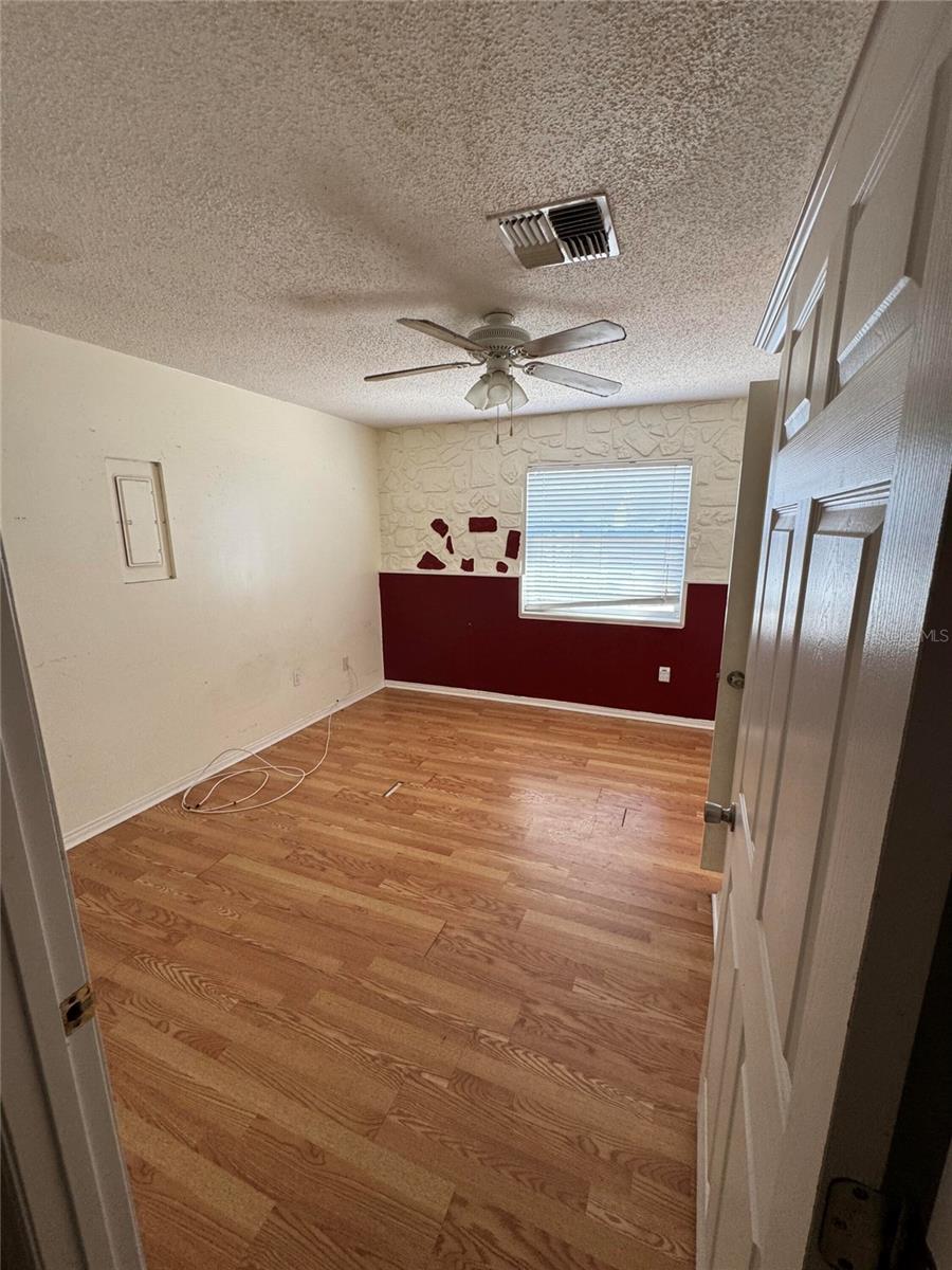 Image 5 of 41 For 10956 92nd Street