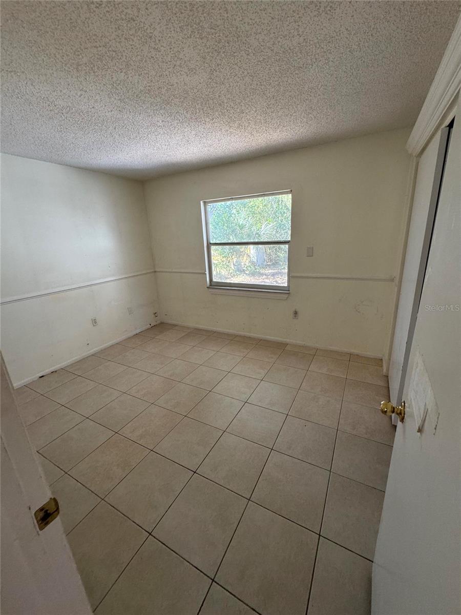 Image 8 of 41 For 10956 92nd Street