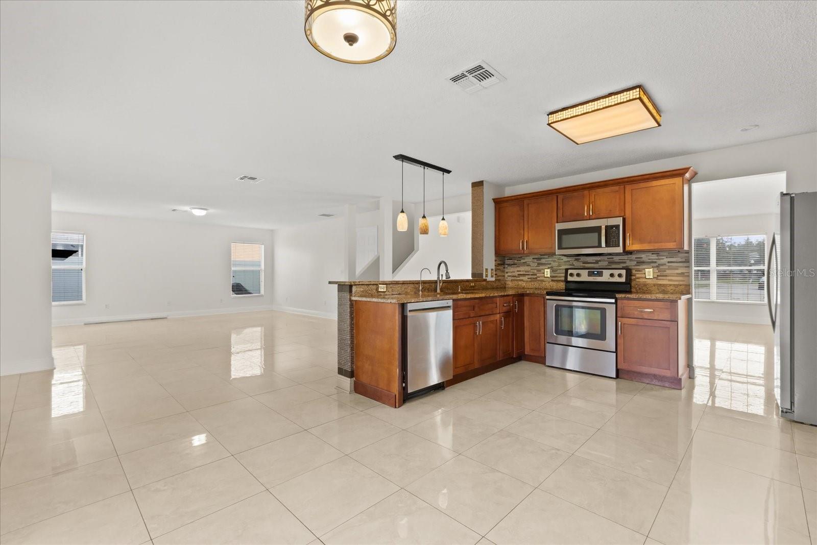 Image 11 of 53 For 821 Eastcliffe Court