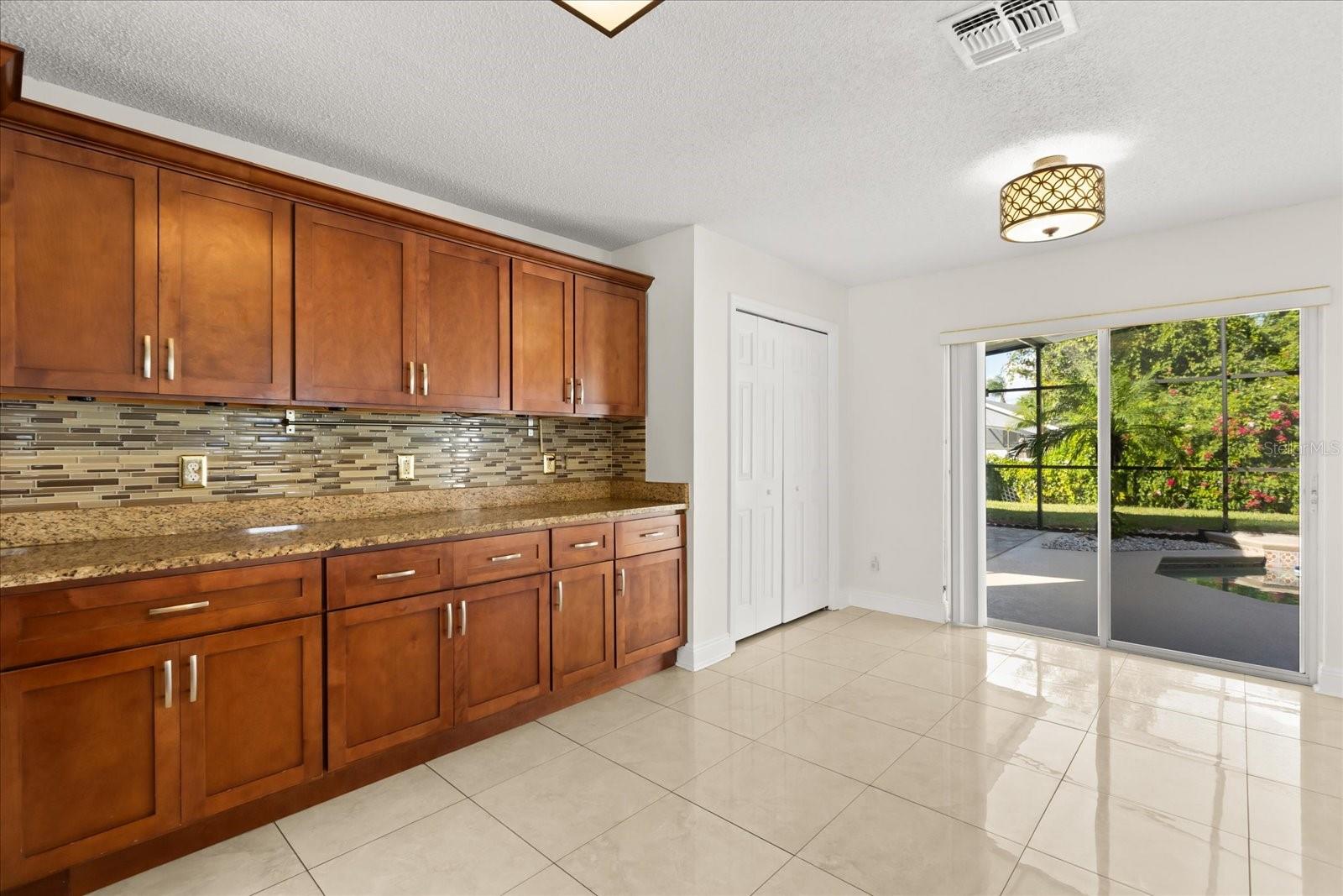 Image 14 of 53 For 821 Eastcliffe Court