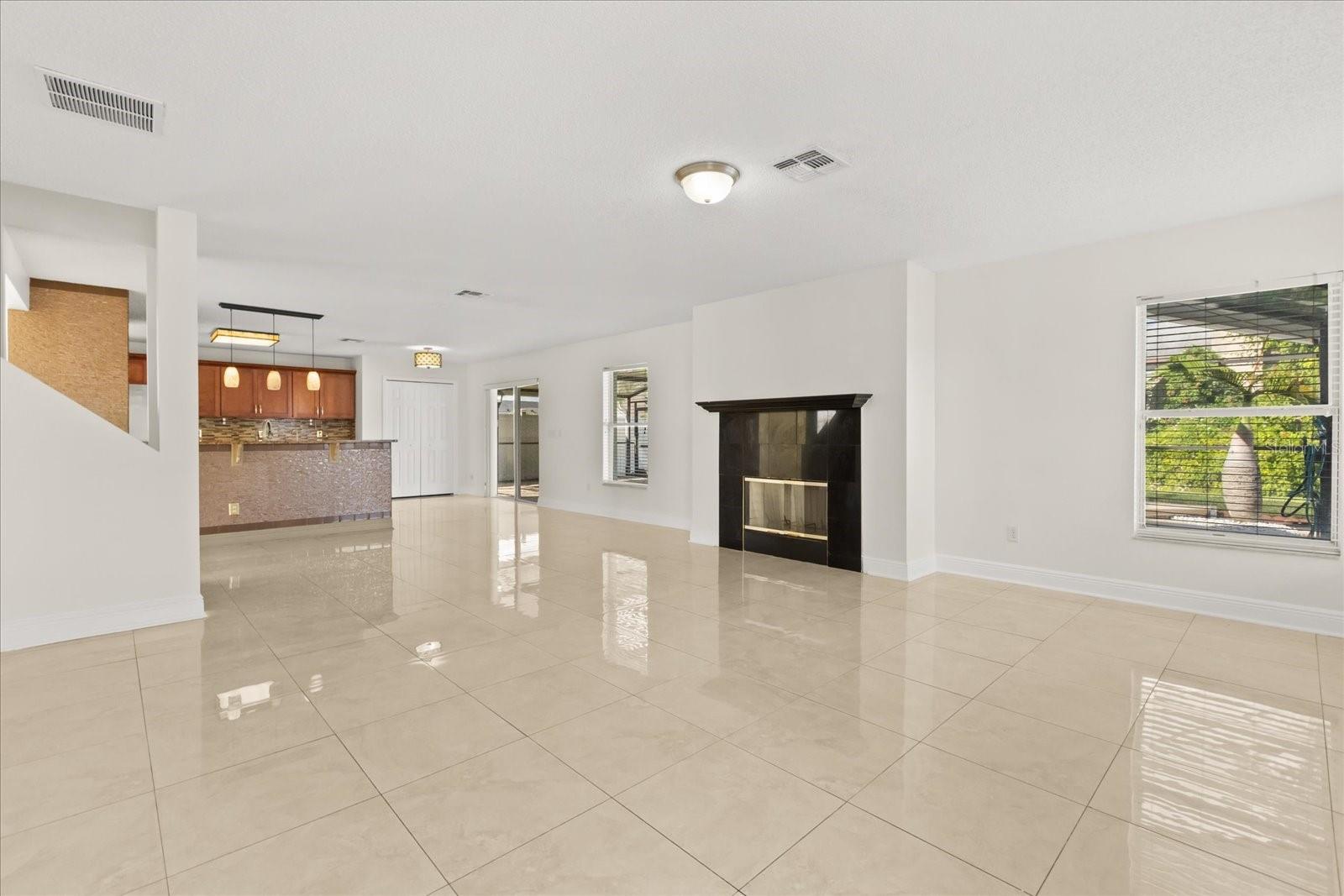 Image 15 of 53 For 821 Eastcliffe Court