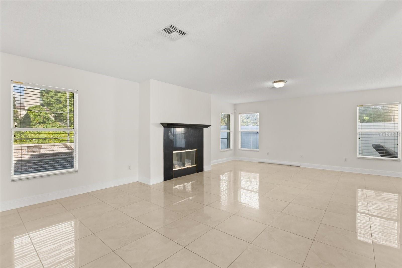 Image 18 of 53 For 821 Eastcliffe Court