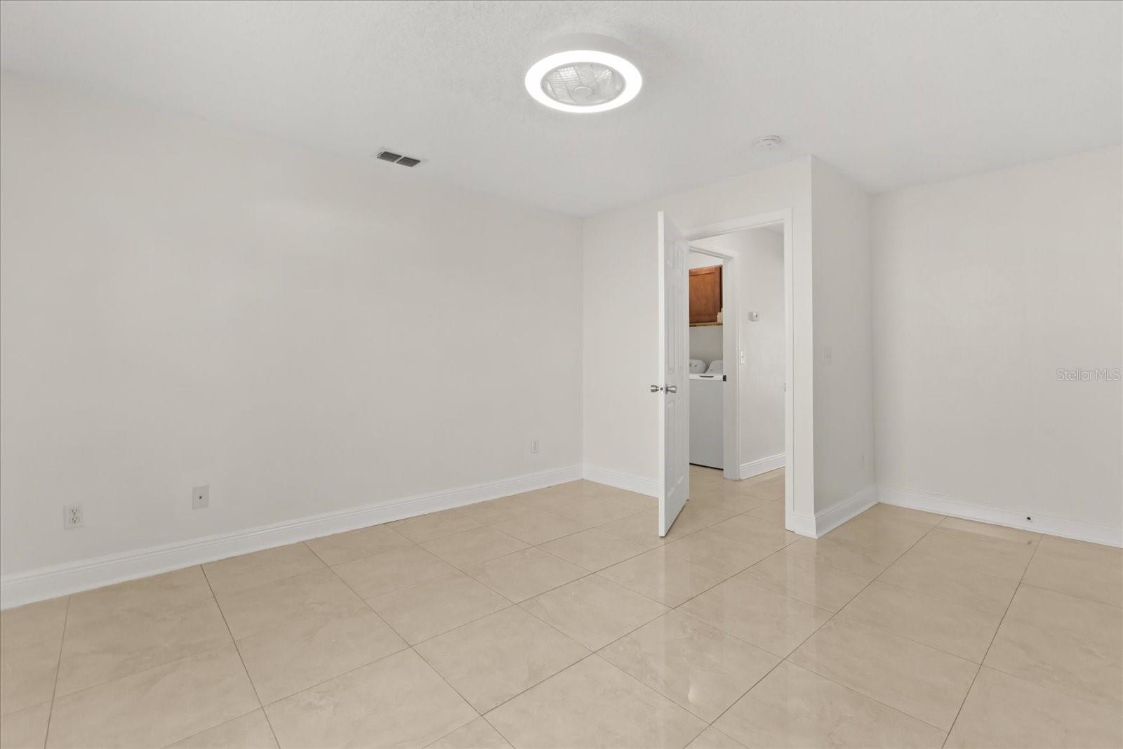 Image 21 of 53 For 821 Eastcliffe Court