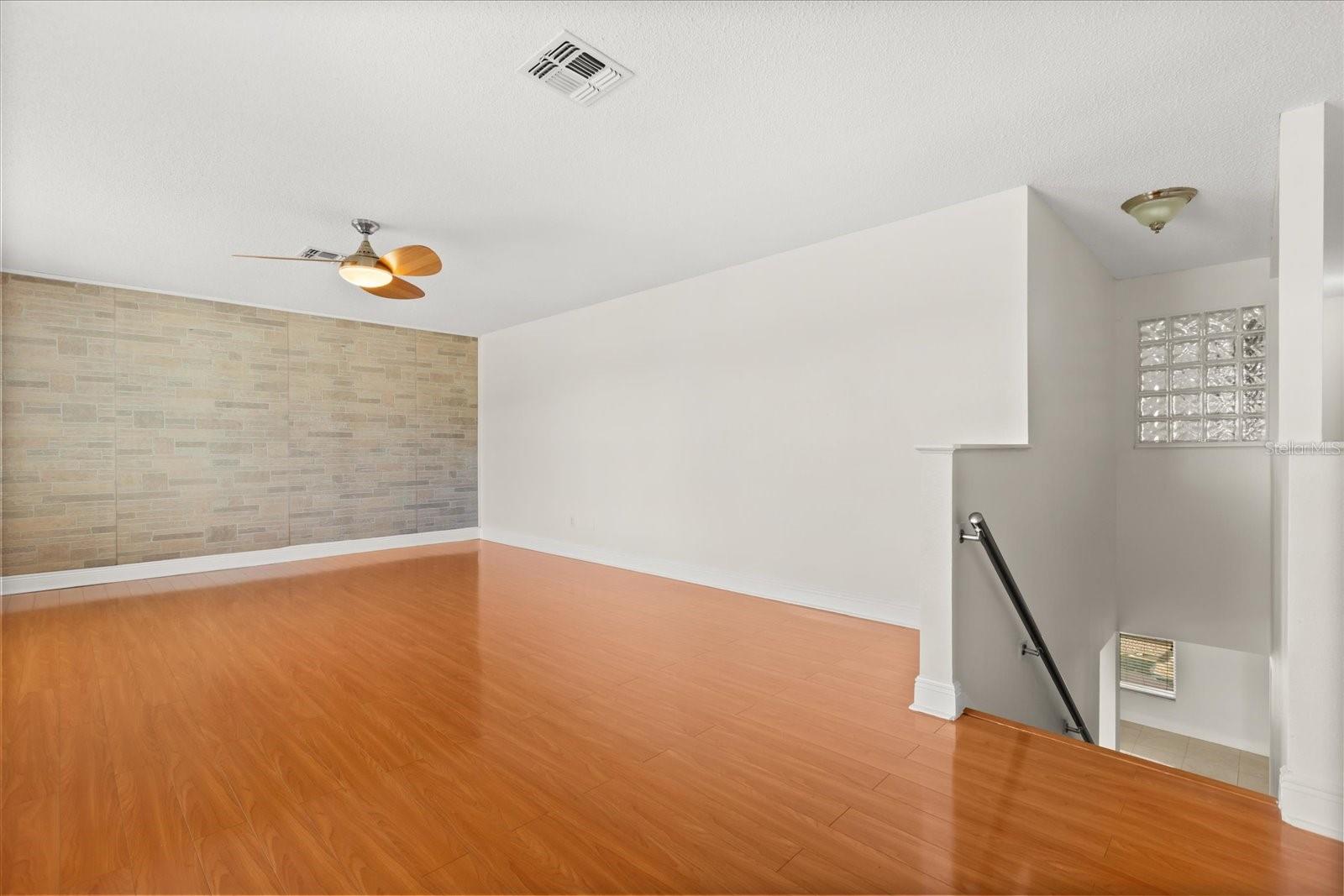 Image 28 of 53 For 821 Eastcliffe Court