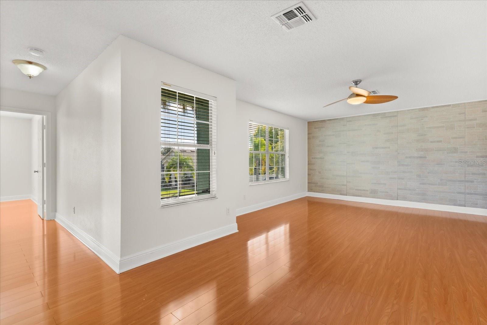 Image 29 of 53 For 821 Eastcliffe Court