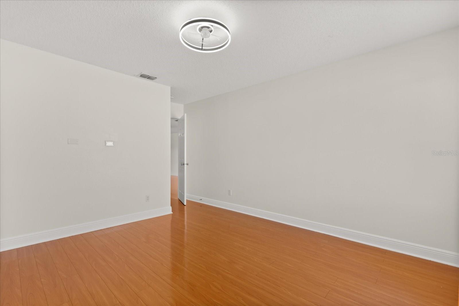 Image 36 of 53 For 821 Eastcliffe Court