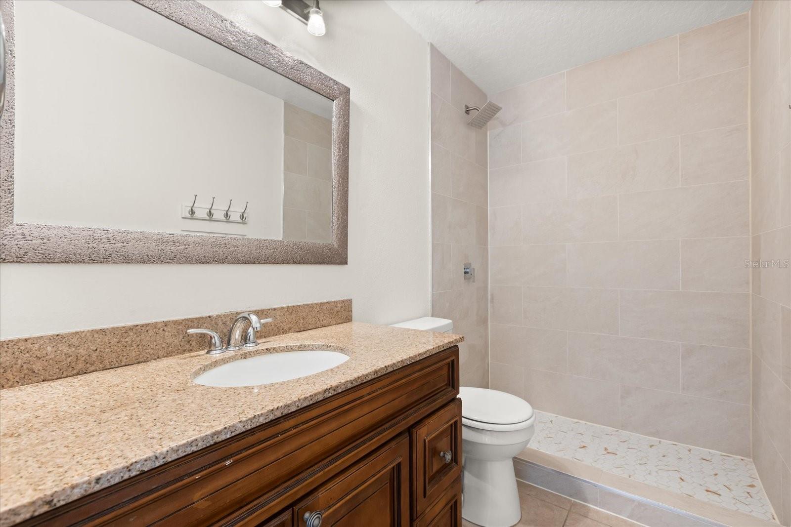 Image 37 of 53 For 821 Eastcliffe Court