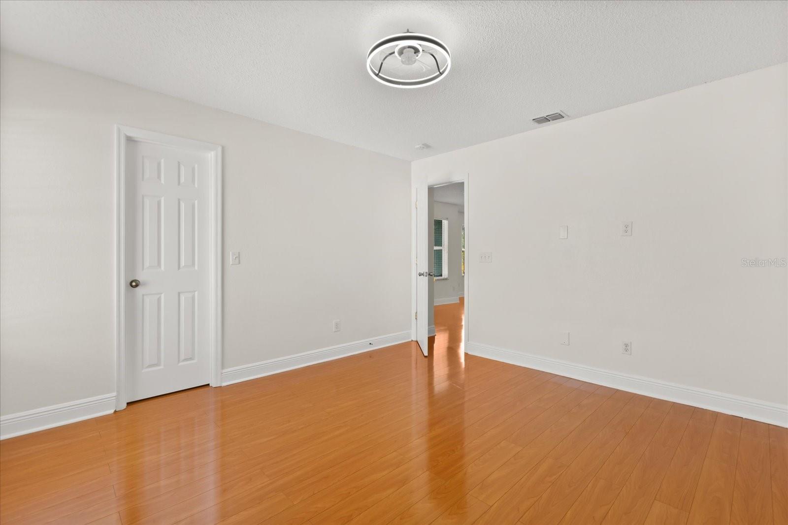 Image 40 of 53 For 821 Eastcliffe Court