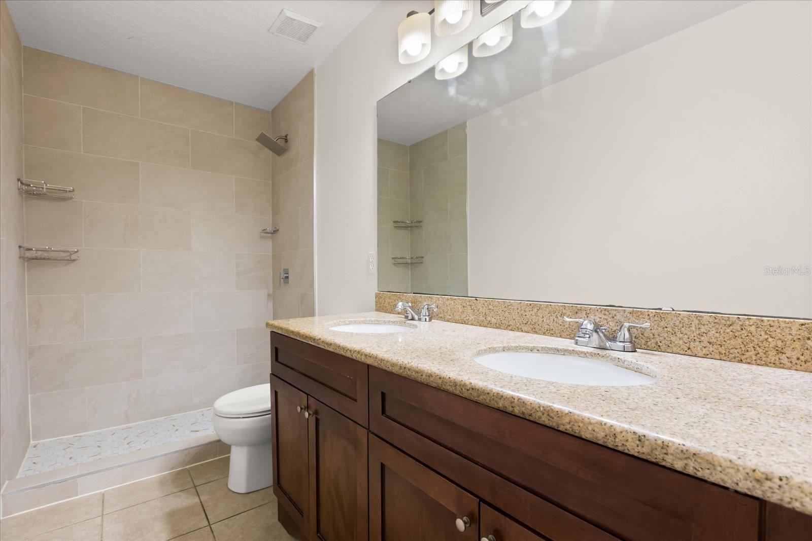 Image 41 of 53 For 821 Eastcliffe Court