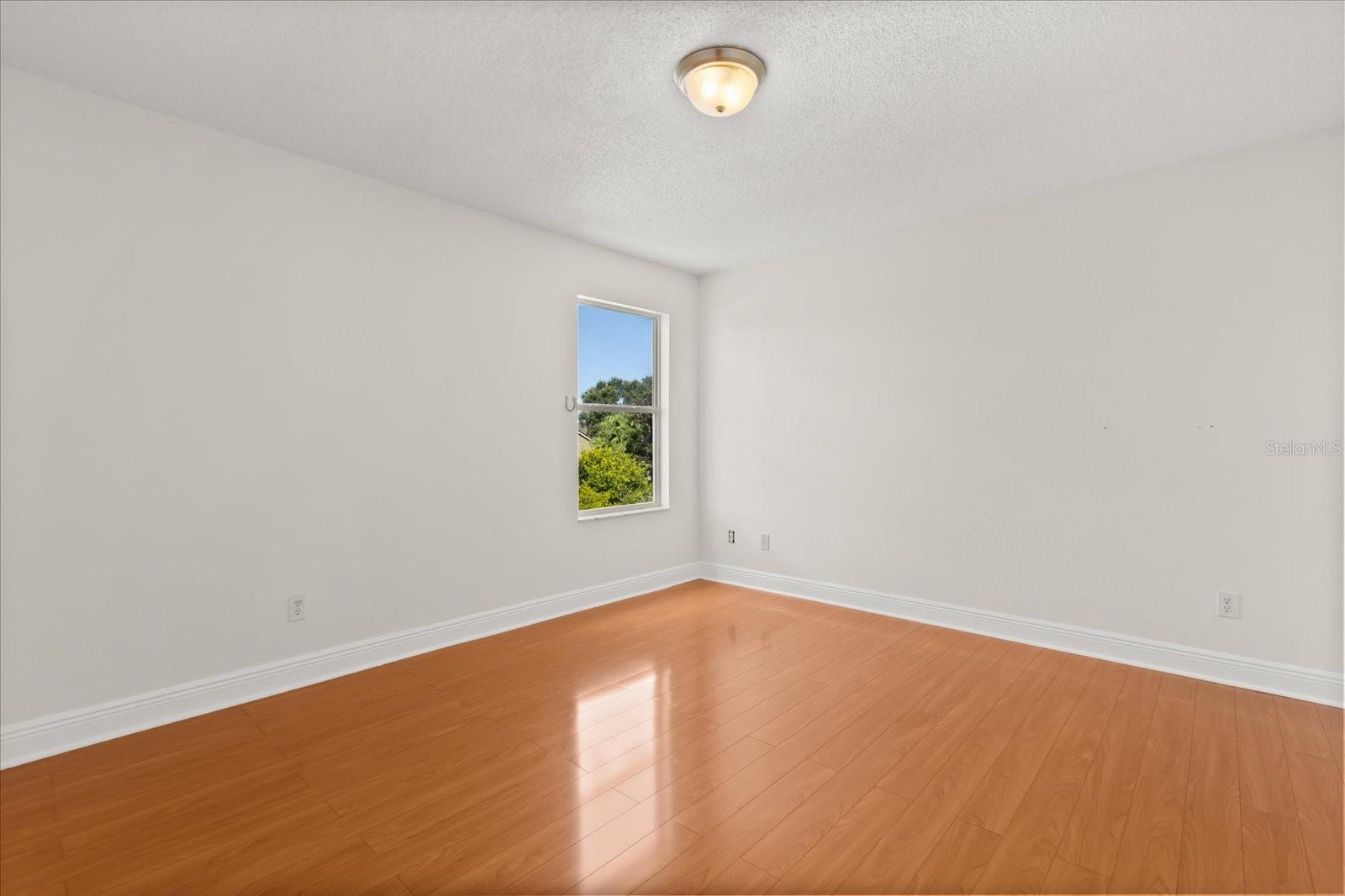 Image 43 of 53 For 821 Eastcliffe Court