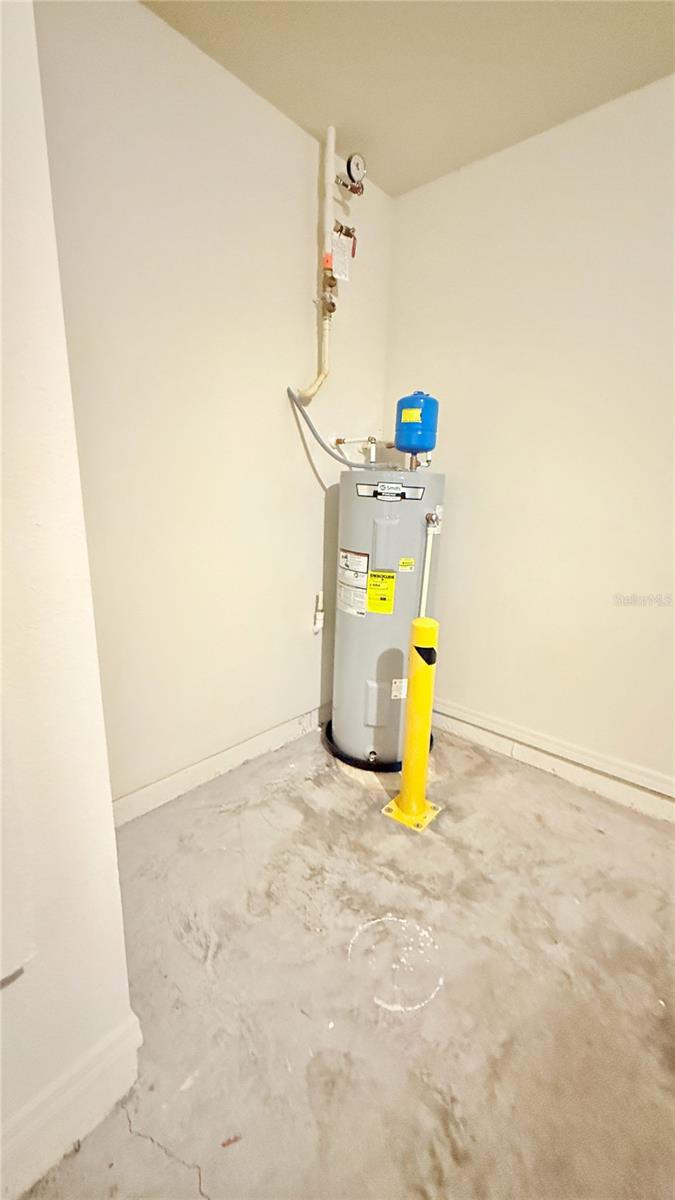 Image 29 of 36 For 7580 Aloma Pines Court