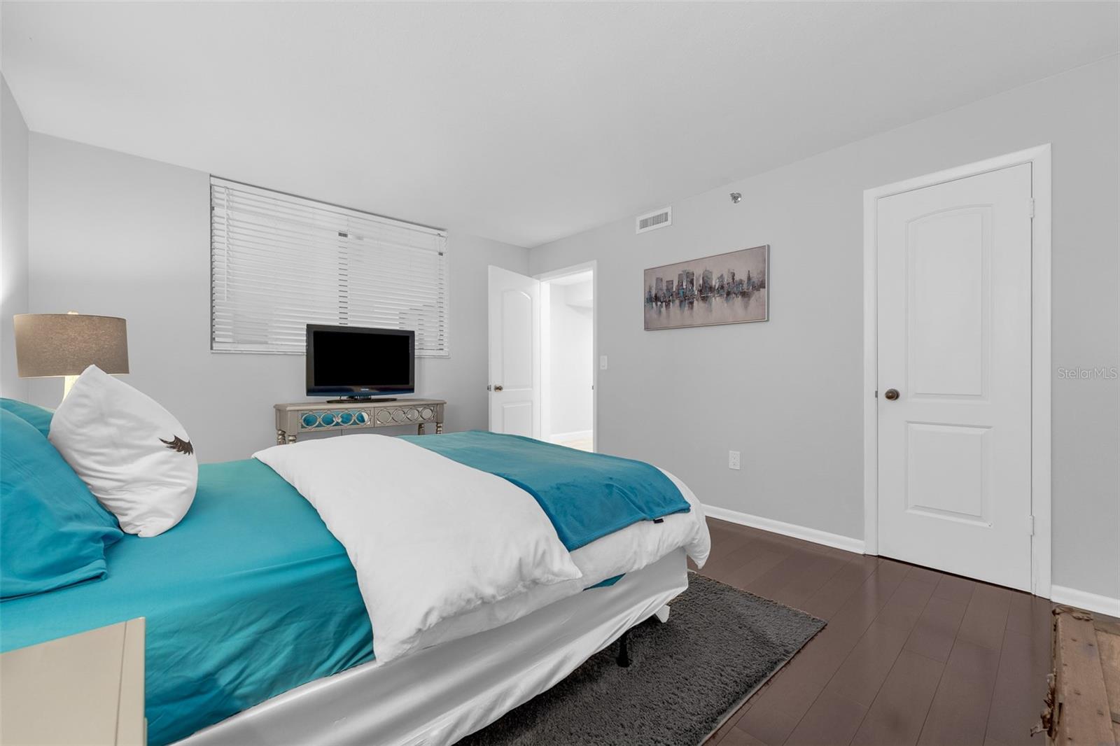 Image 32 of 38 For 530 Central Boulevard 1402