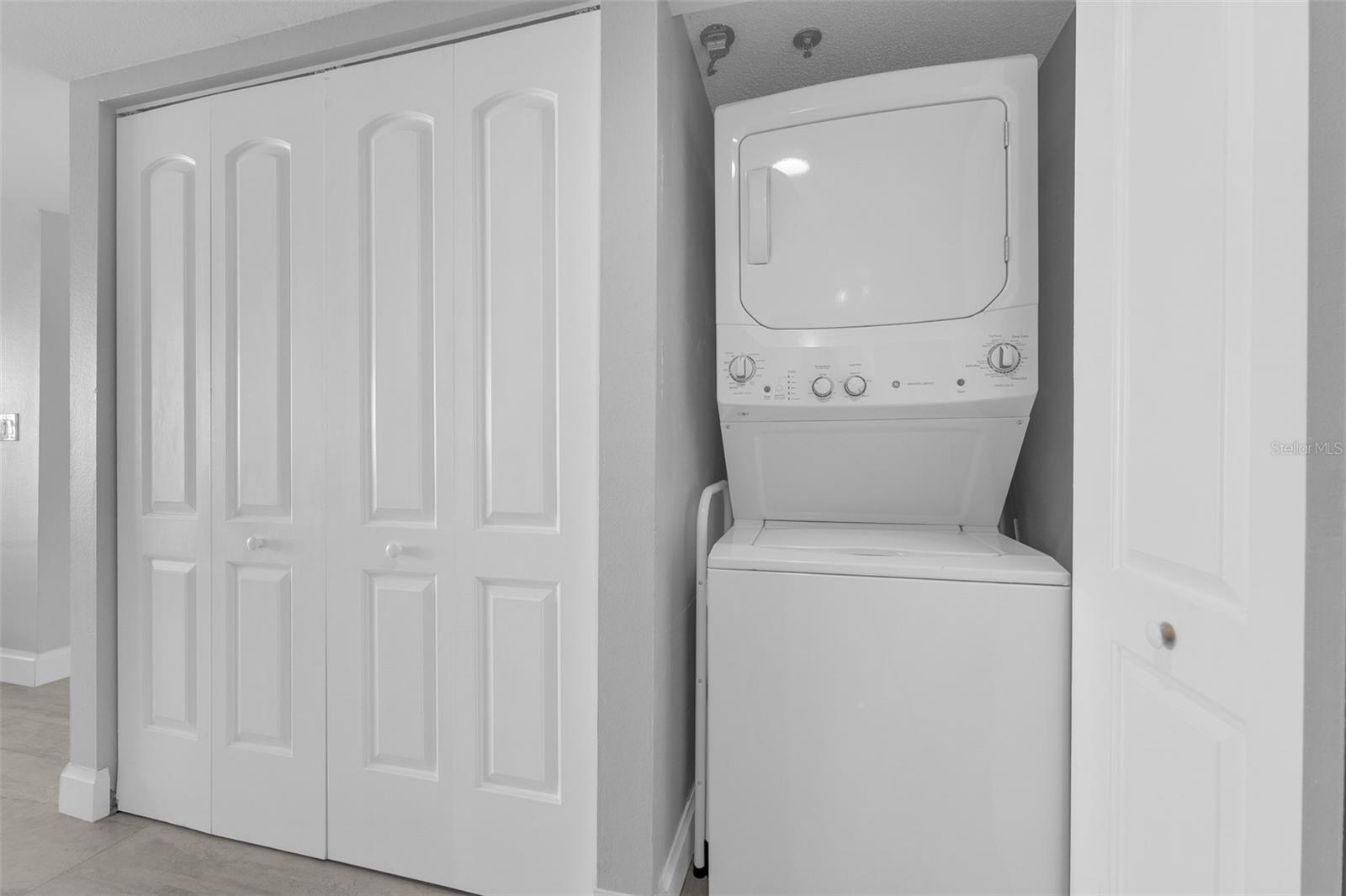 Image 35 of 38 For 530 Central Boulevard 1402