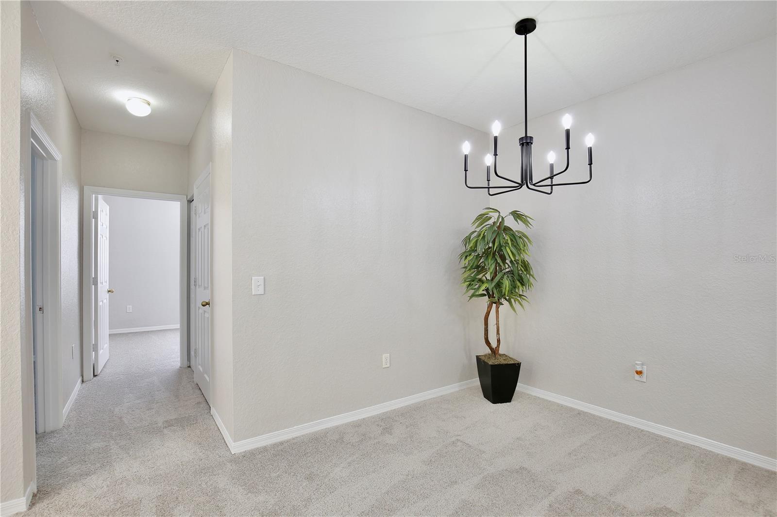 Image 10 of 37 For 824 Grand Regency Point 100