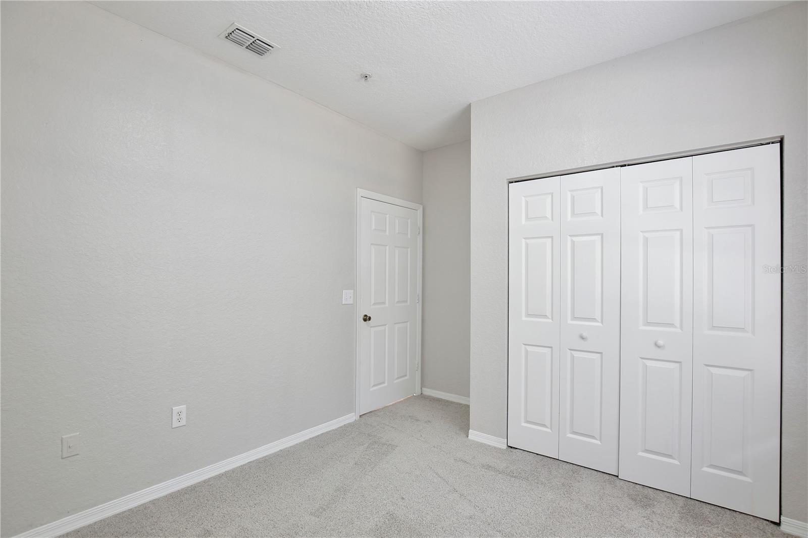 Image 22 of 37 For 824 Grand Regency Point 100