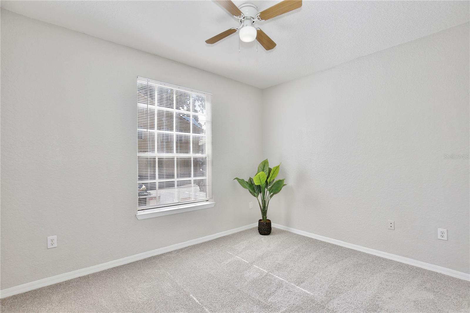 Image 24 of 37 For 824 Grand Regency Point 100