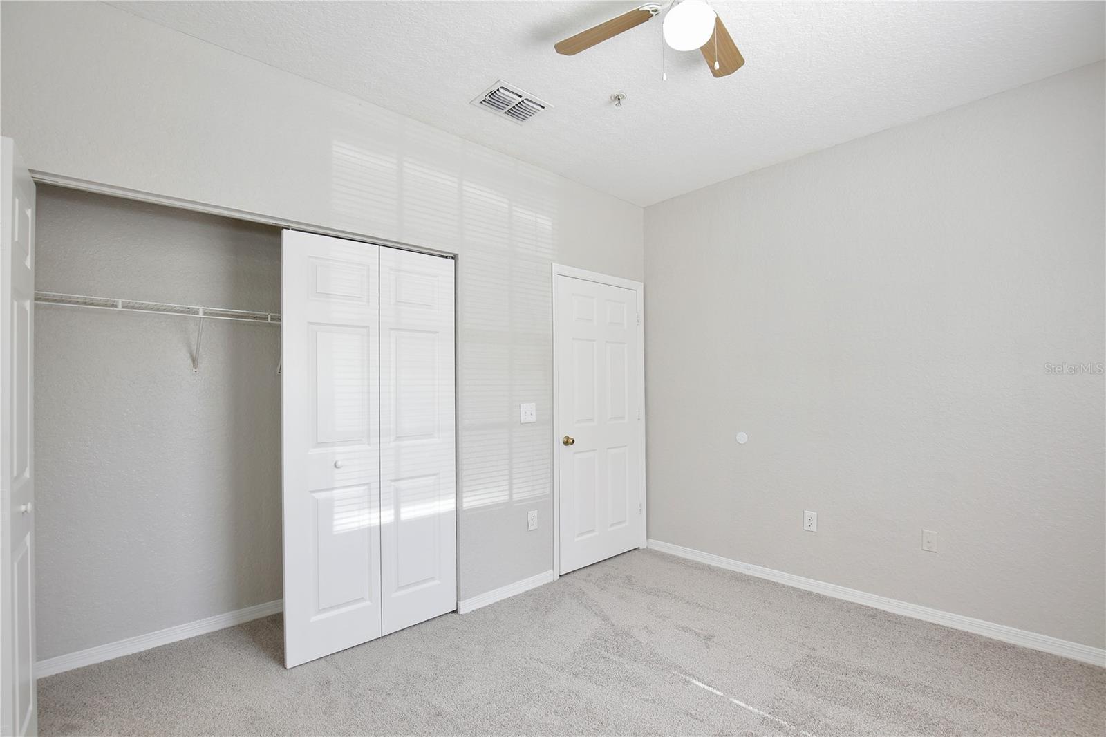 Image 25 of 37 For 824 Grand Regency Point 100