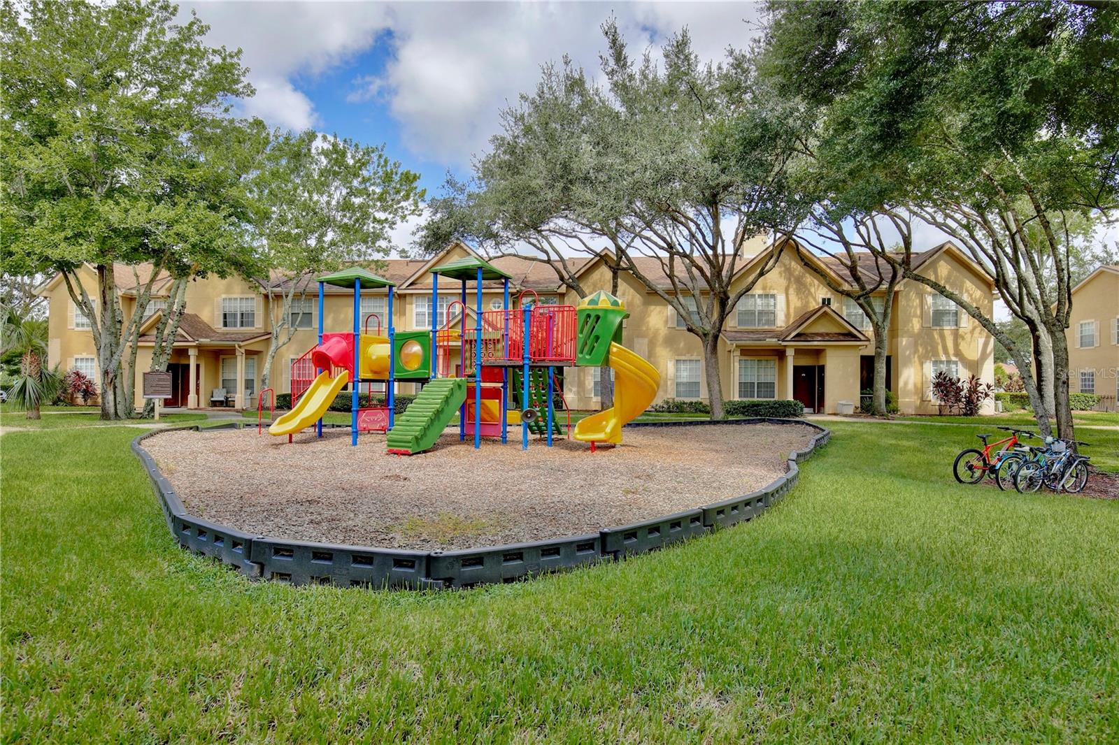 Image 32 of 37 For 824 Grand Regency Point 100