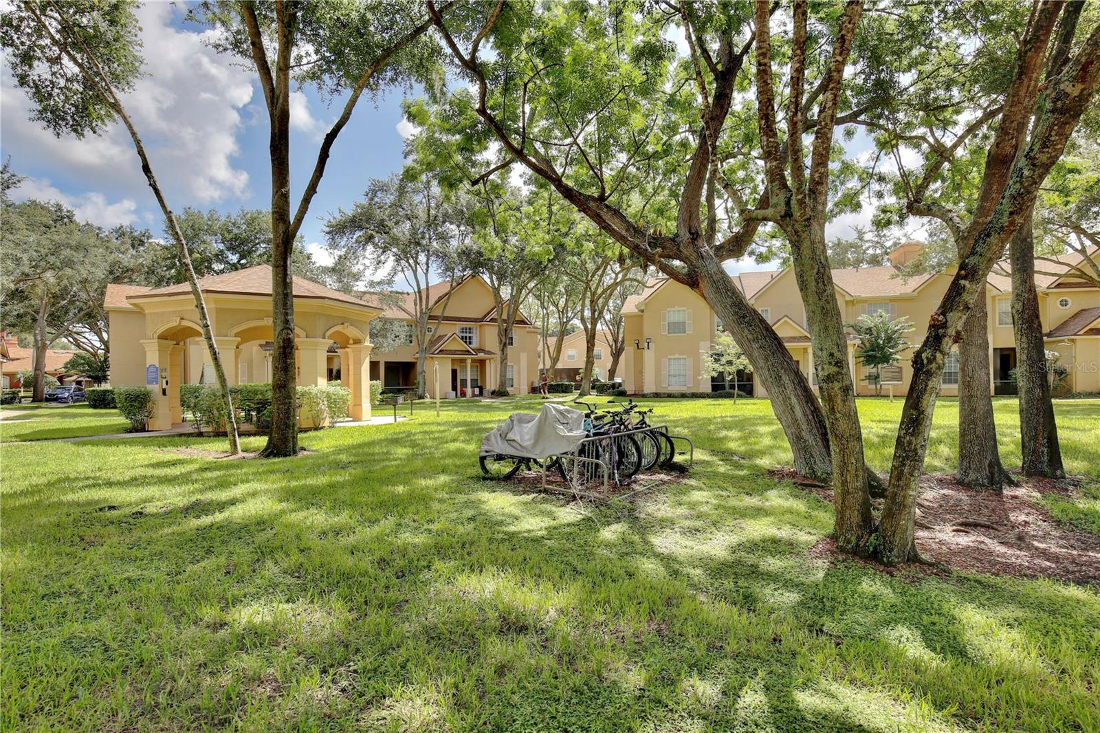 Image 34 of 37 For 824 Grand Regency Point 100