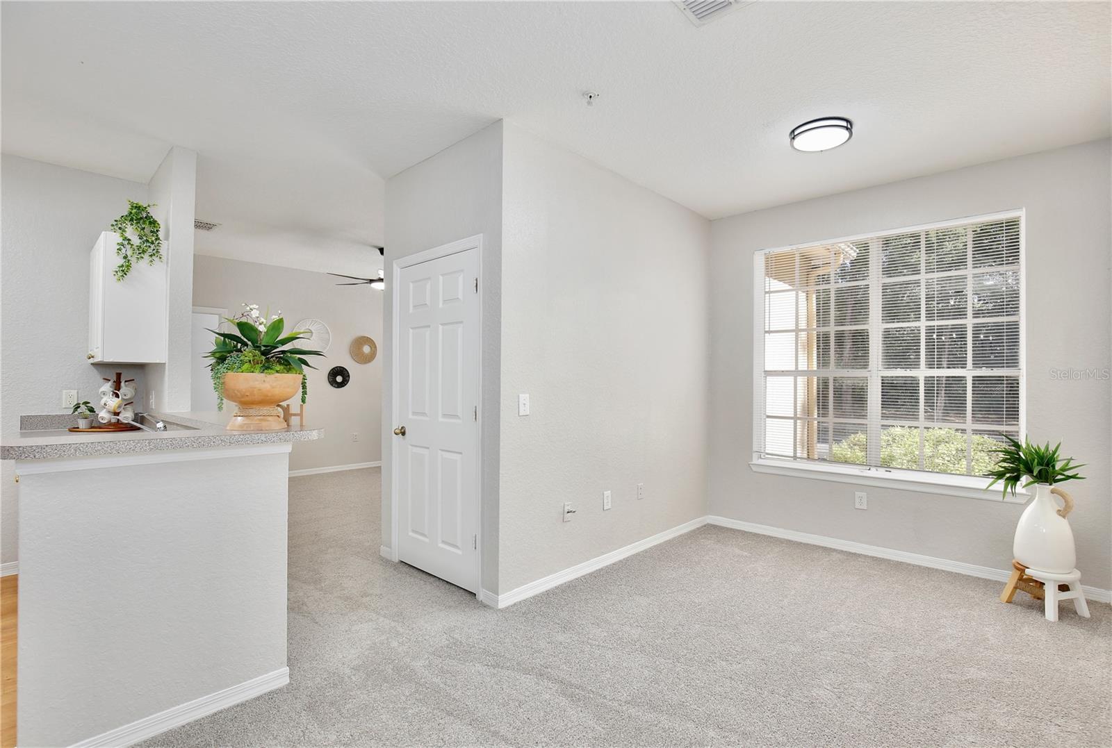 Image 7 of 37 For 824 Grand Regency Point 100