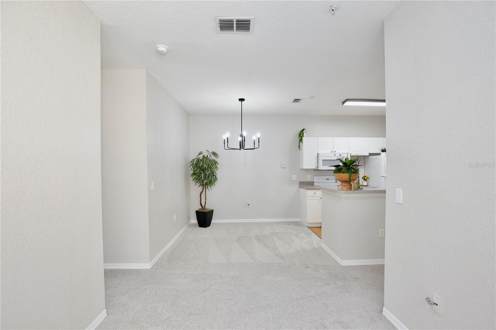 Image 9 of 37 For 824 Grand Regency Point 100