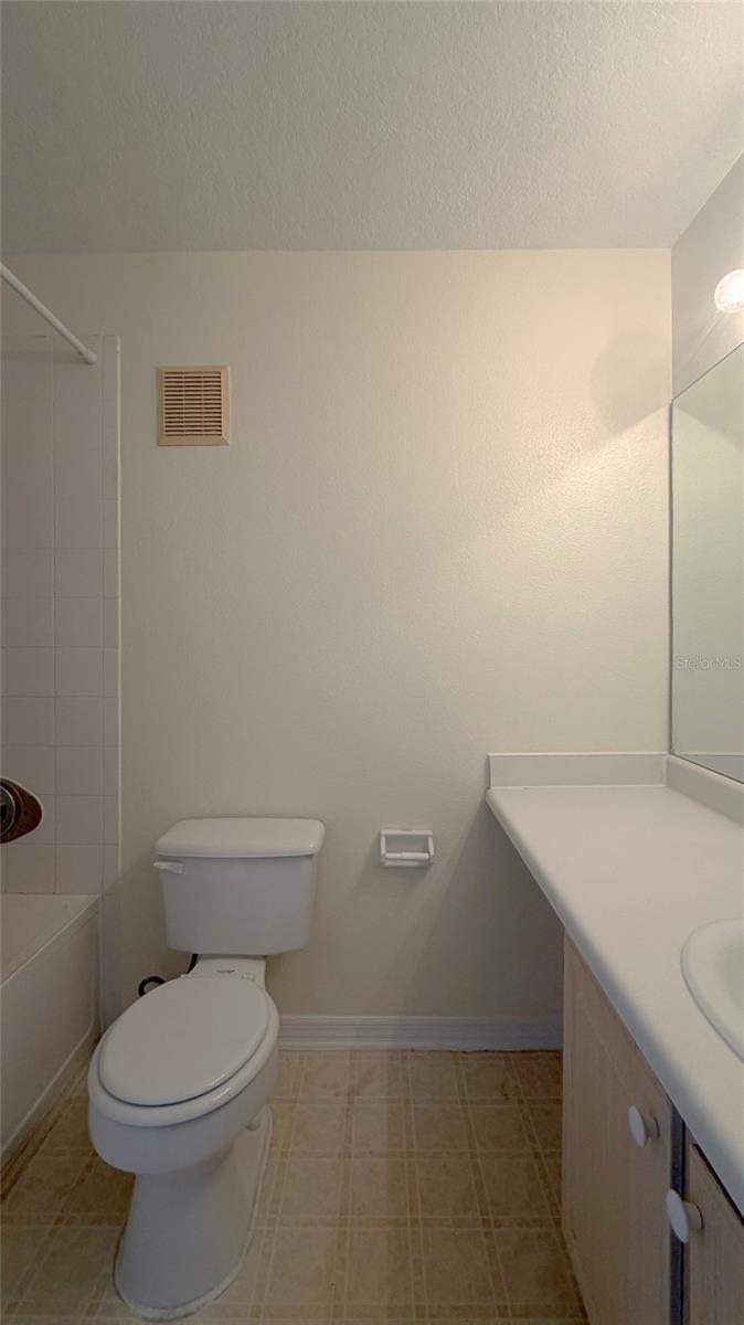 Image 15 of 19 For 1989 Summer Club Drive 303