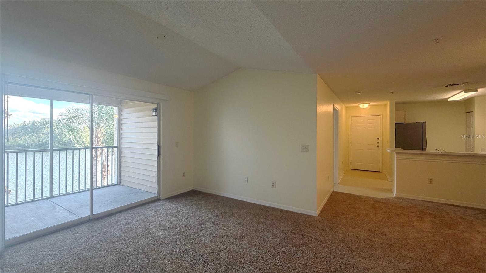 Image 2 of 13 For 1989 Summer Club Drive 303