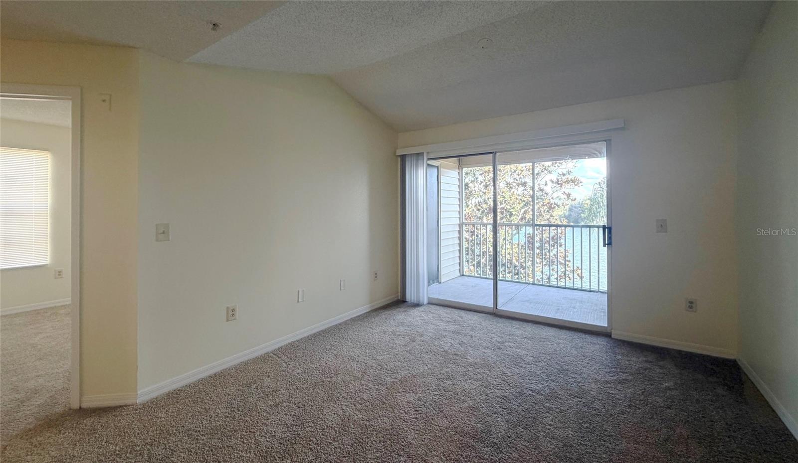 Image 3 of 13 For 1989 Summer Club Drive 303