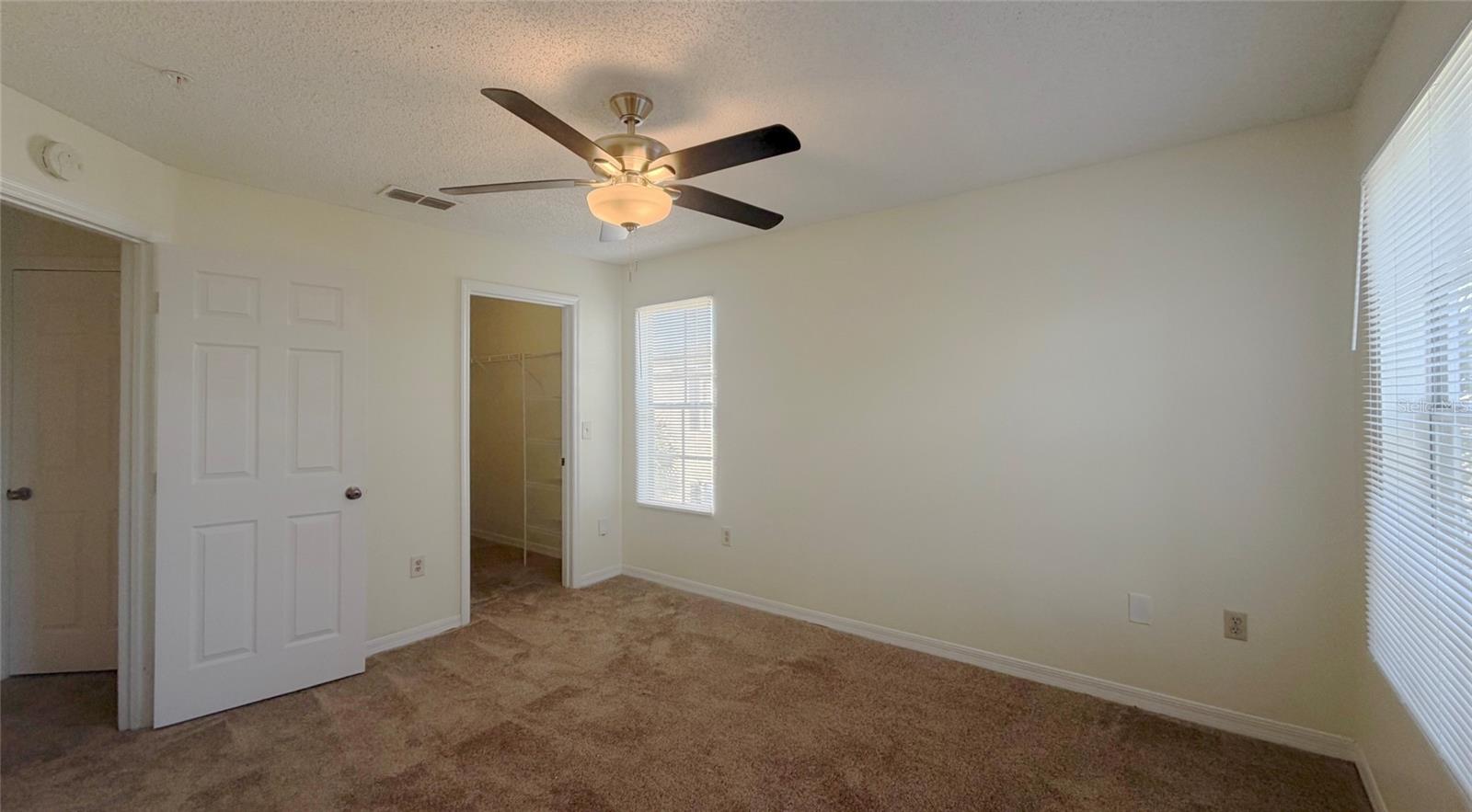 Image 8 of 13 For 1989 Summer Club Drive 303