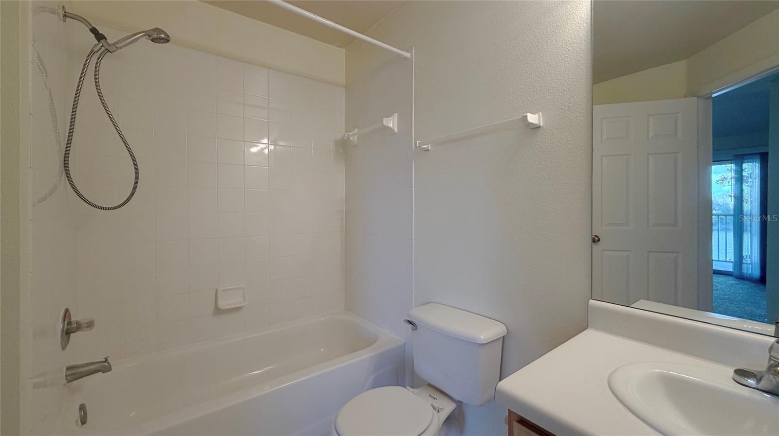 Image 9 of 13 For 1989 Summer Club Drive 303