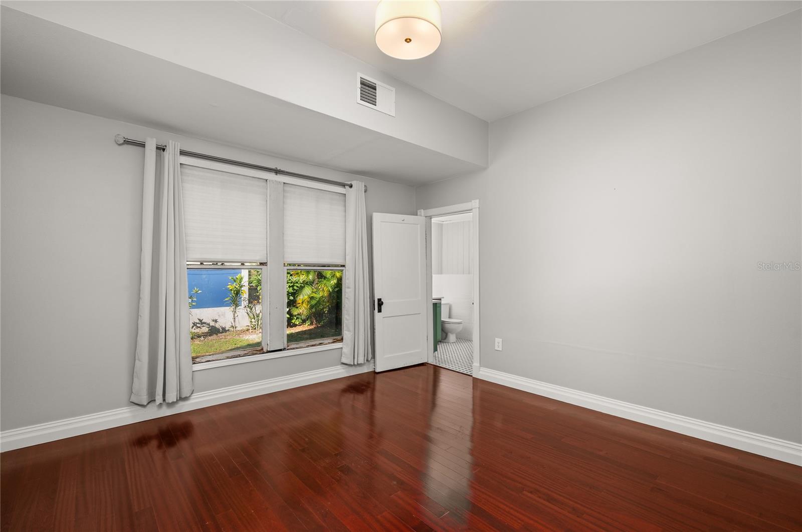 Image 13 of 45 For 40 Smith Street