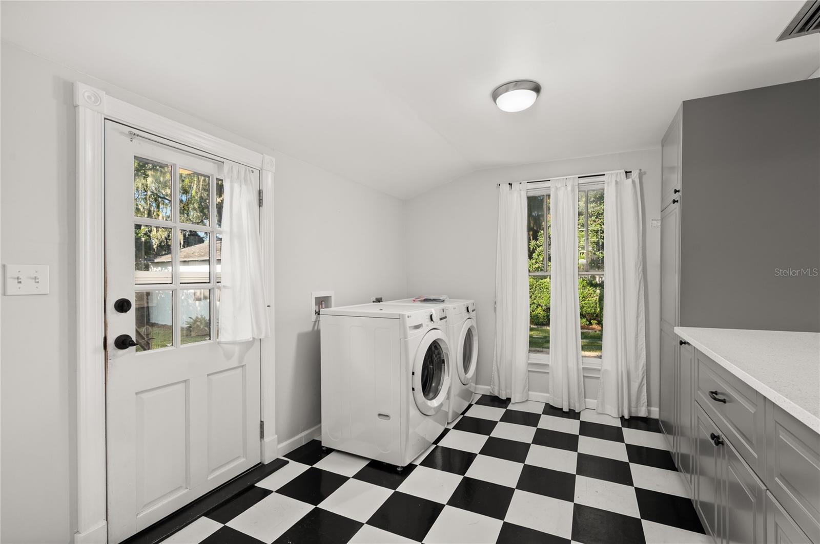 Image 8 of 45 For 40 Smith Street