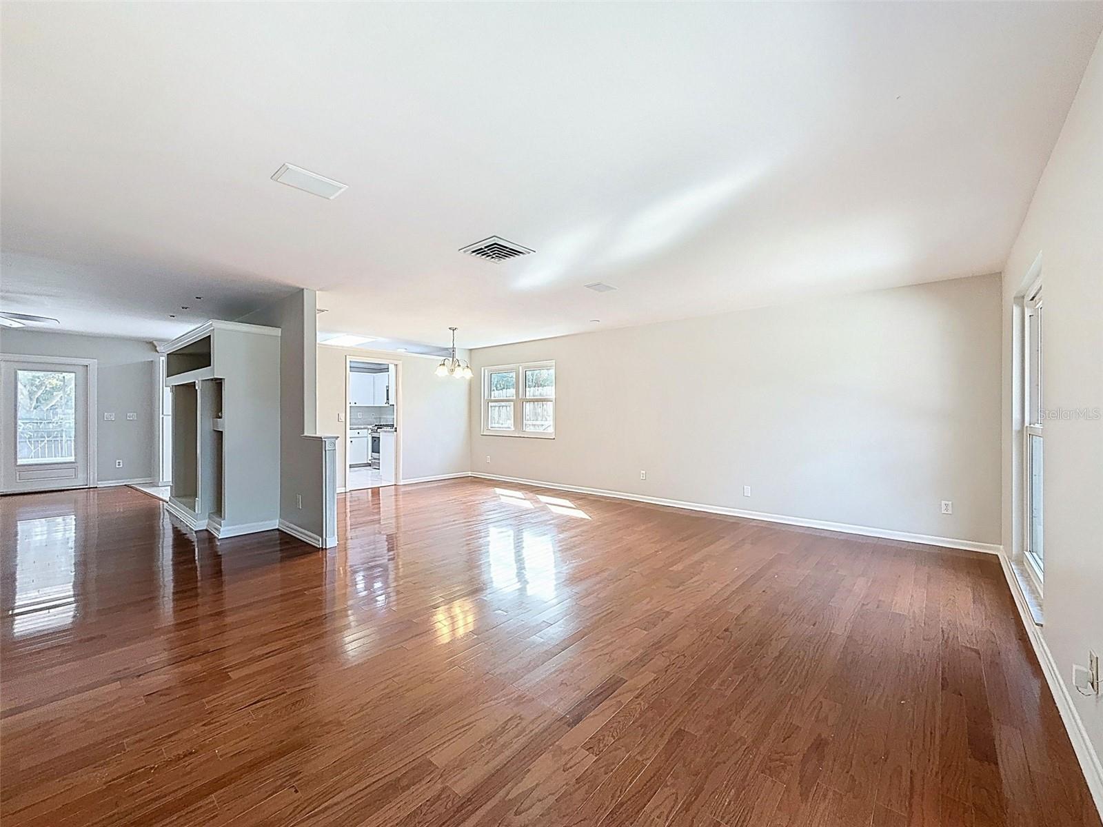 Image 15 of 51 For 2959 Deer Run S