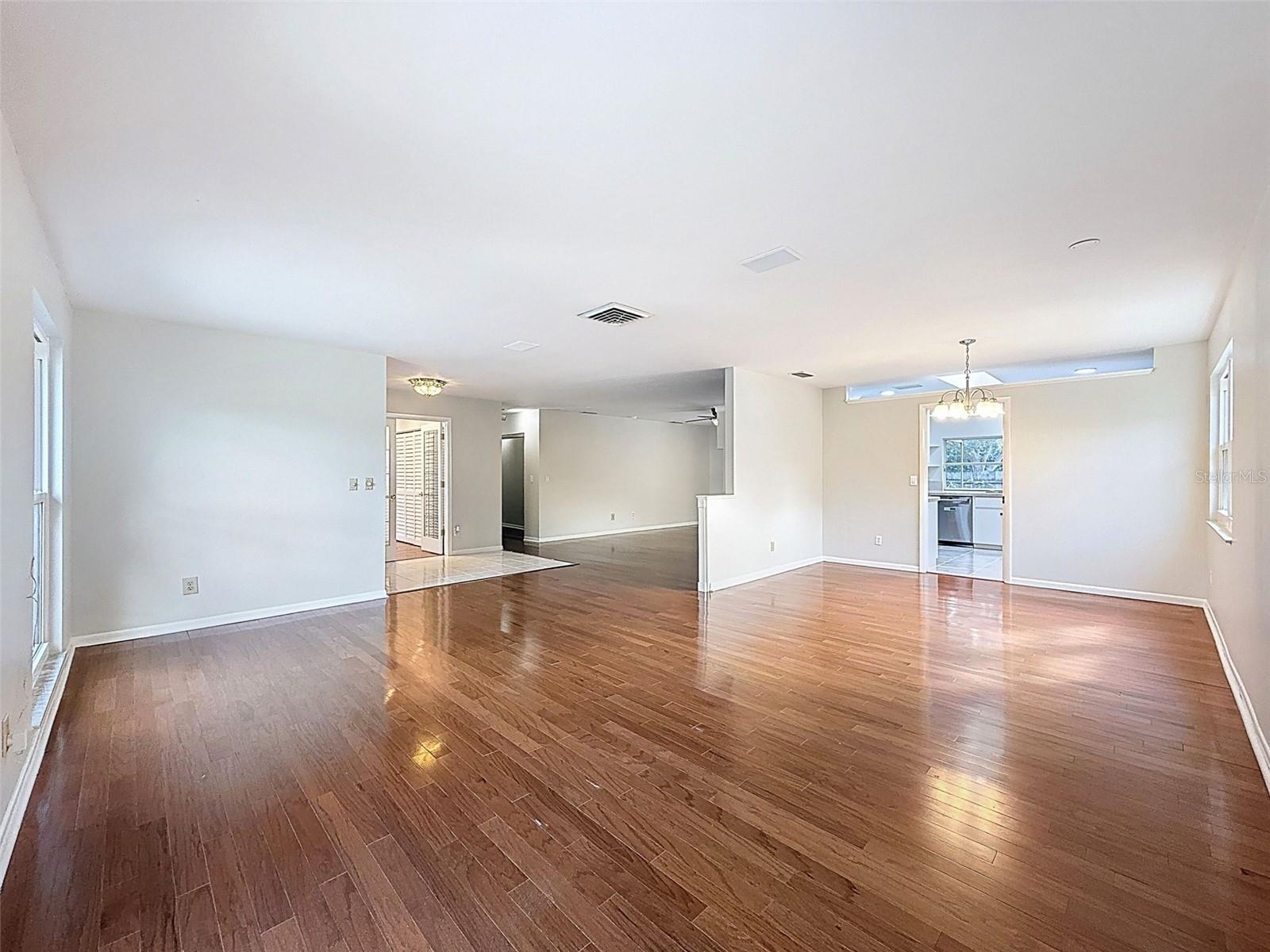 Image 17 of 51 For 2959 Deer Run S